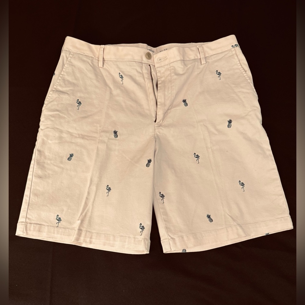 IZOD Saltwater Stretch Light Pink Flamingo/Pineapple Patterned Shorts. Size 34W